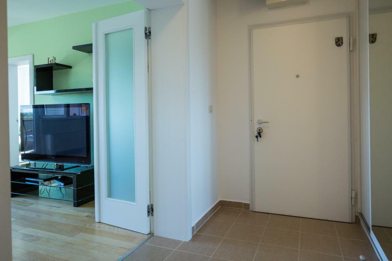 Apartment Pavic - Private Parking Zadar Exterior photo