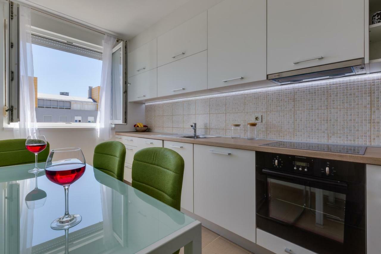 Apartment Pavic - Private Parking Zadar Exterior photo